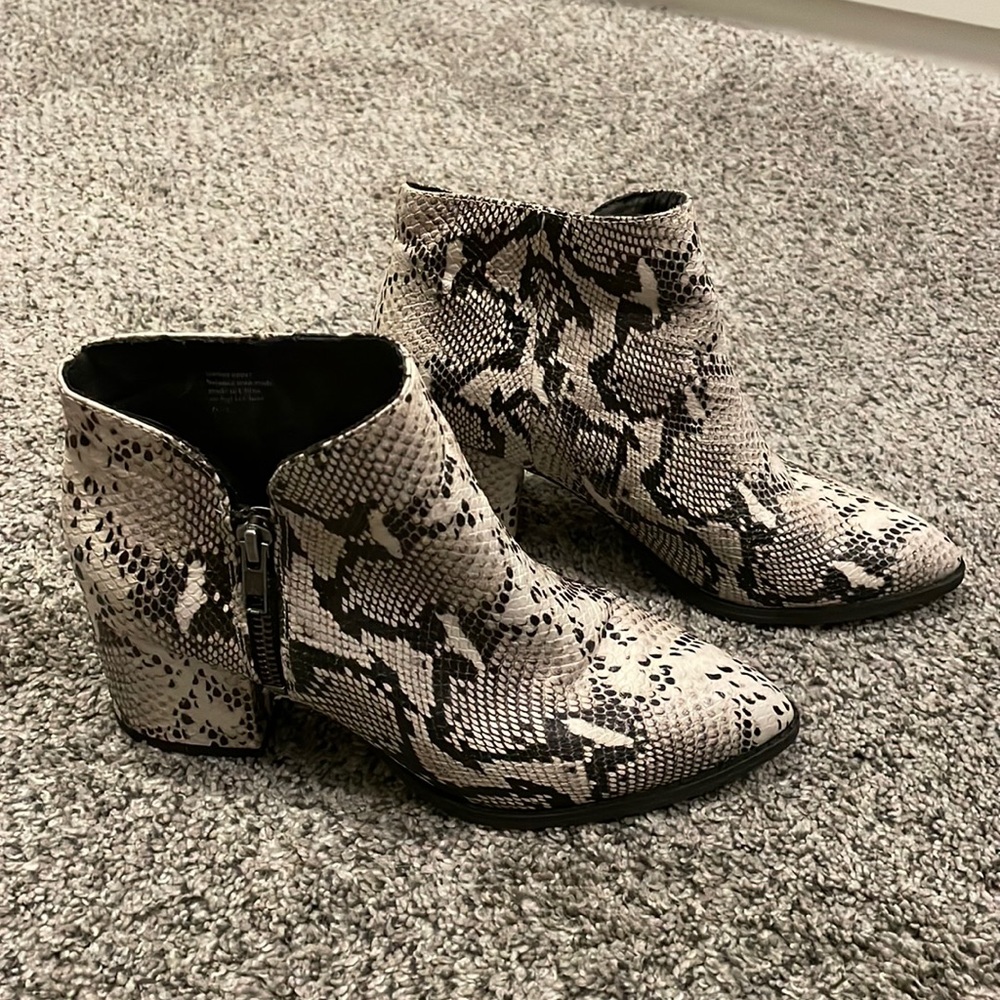 Seychelles snake print booties. Size 6.5
